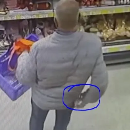 "Здрави и прави" мъже се изложиха в магазин, издирват ги ВИДЕА