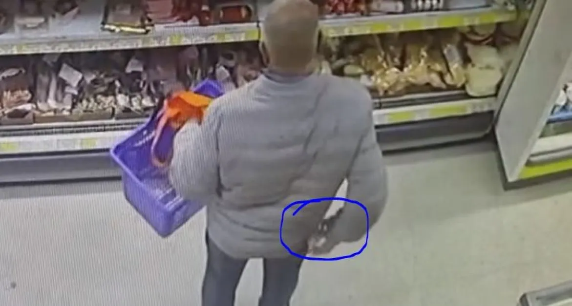 "Здрави и прави" мъже се изложиха в магазин, издирват ги ВИДЕА