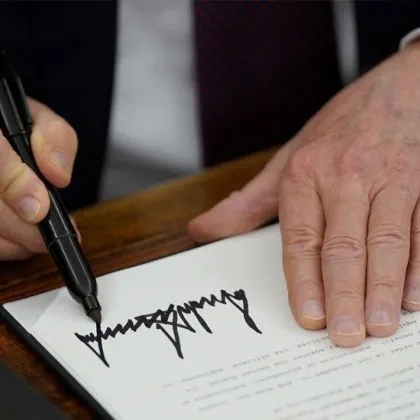 Американският президент Доналд Тръмп изправен пред натиск да понижи разходите