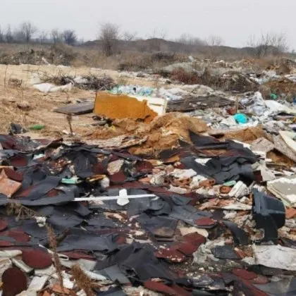 Замърсените терени в следствие от незаконно изхвърлени строителни и битови