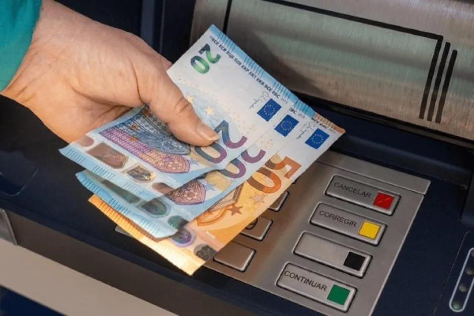 Ще теглим евро от банкоматите още в 00:00 часа на 1-ви януари, заяви Каримански