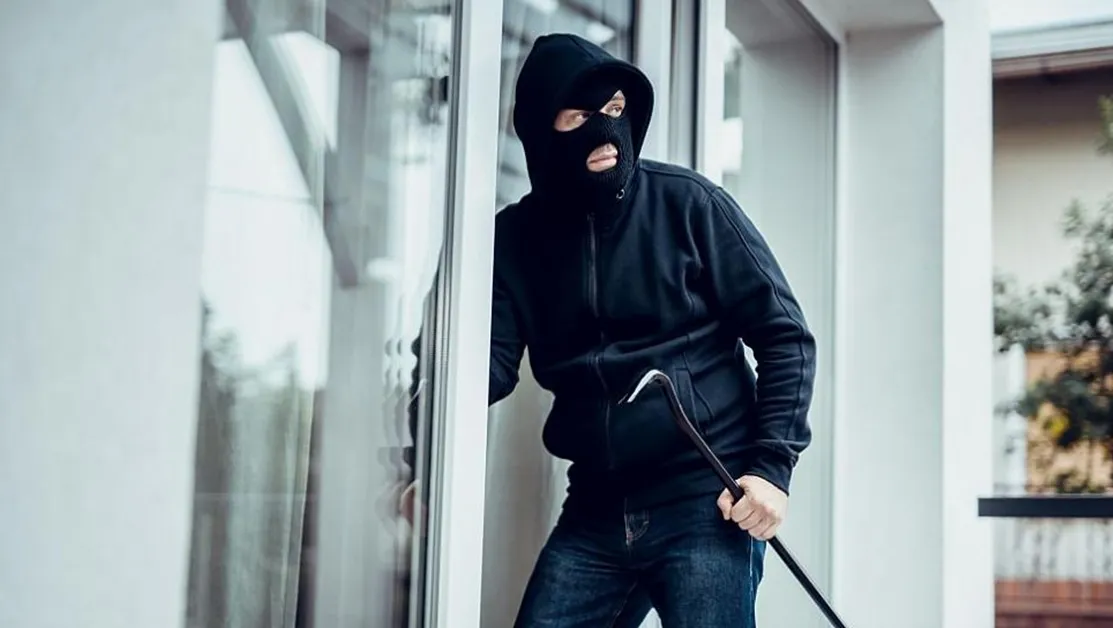 Крадец два пъти влезе в дома на жена в Малка Верея - селото е в тревога