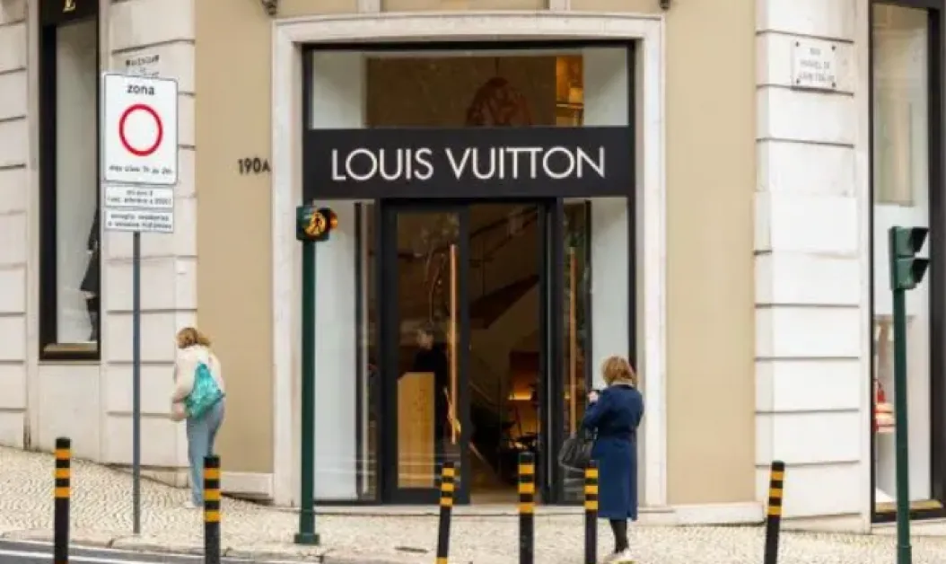 Маскирани обраха магазин на Louis Vuitton в Рим