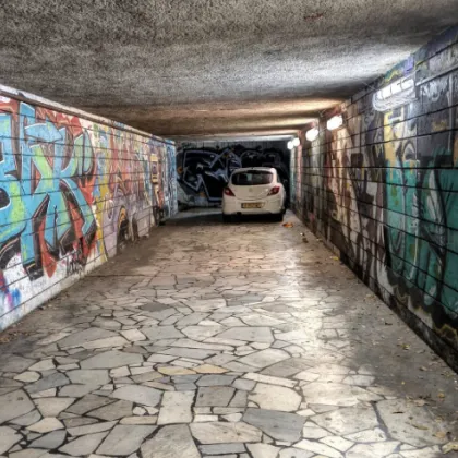 Подлез във Варна се превърна в неочакван капан за шофьор