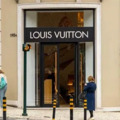 Група маскирани бандити обра магазина на Louis Vuitton Луи Вюитон