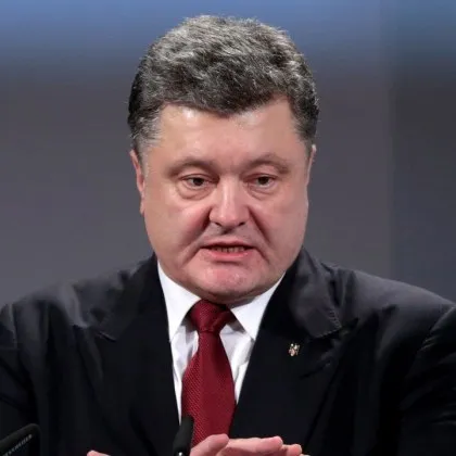 Бившият украински президент Петро Порошенко призова цялото правителство в Киев да подаде