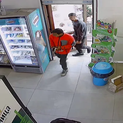 Спипаха пишман крадци в столичен магазин СНИМКИ
