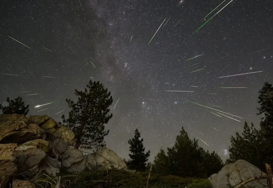 Наблюдаваме пика на метеорния поток Леониди