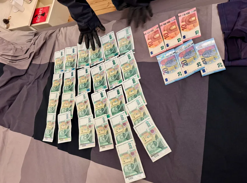 Над 100 хиляди лева са намерени в дома на митничаря, арестуван за подкуп