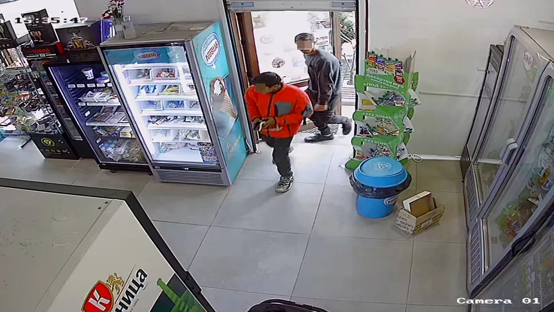 Спипаха пишман крадци в столичен магазин СНИМКИ