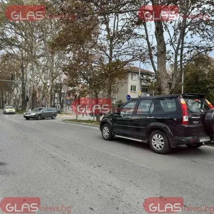 Пловдивски джип влезе в насрещното и блокира бул. „Хаджи Димитър" в час пик СНИМКИ