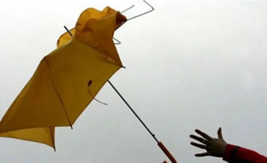 Мощна буря заплашва Царево, силен вятър блокира летището в София вчера