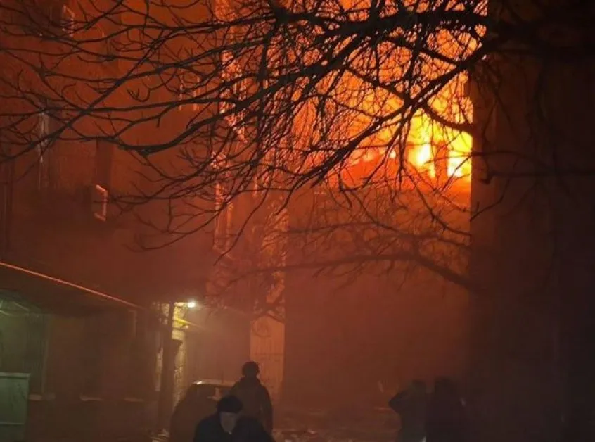 Тийнейджърка загина при ракетен удар, има поне 9 ранени ВИДЕО