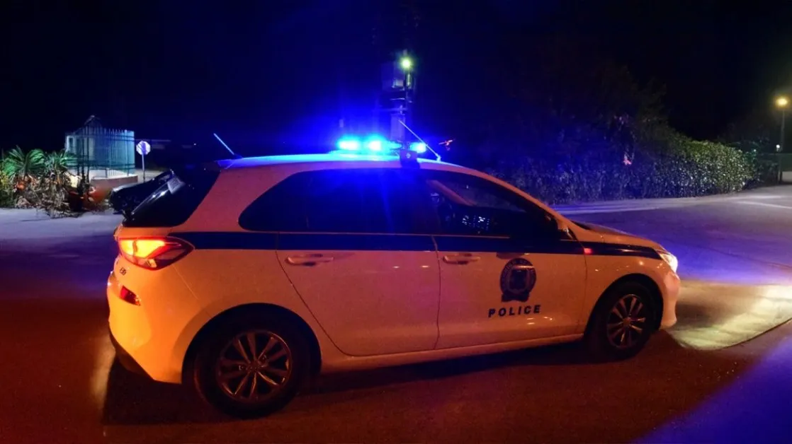 Арестуваха двама нашенци в опит да превозят нелегален мигрант във вътрешността на Гърция