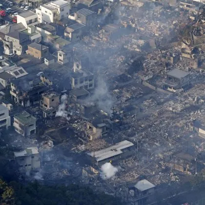 1 загинал и стотици разрушени сгради след огромен пожар в Япония