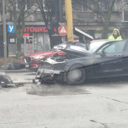 19-годишен е управлявал катастрофиралата в София кола, в болница е