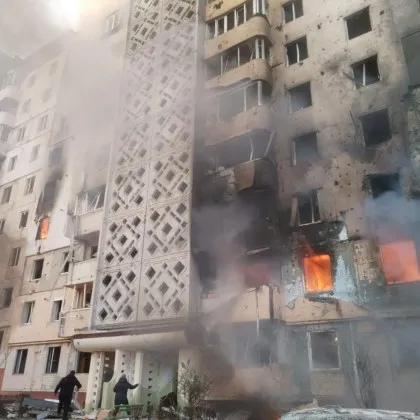 25 загинаха при руска атака срещу жилищни блокове в Украйна СНИМКИ