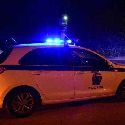 Арестуваха двама нашенци в опит да превозят нелегален мигрант във вътрешността на Гърция