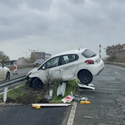 Катастрофа е станала на пътя Бургас – Сарафово около 9 34