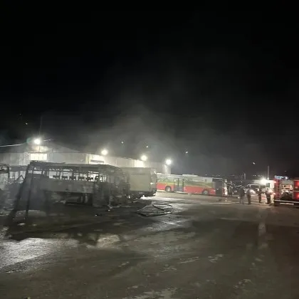 Купуват нови автобуси, след като пожар изпепели няколко в Костинброд тази вечер