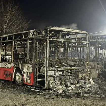 Пожар изпепели няколко автобуса сред които ученически два буса и