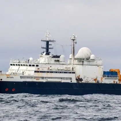 Русия отговори за шпионския кораб "Янтар", намиращ се до британски води
