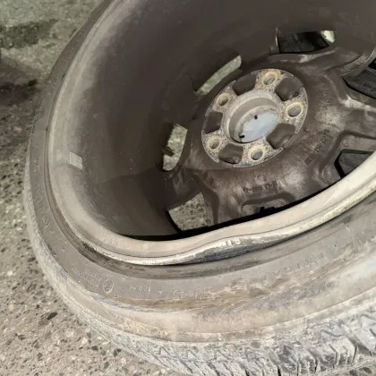 Шофьор потроши гуми и джанти заради опасна дупка в София СНИМКИ