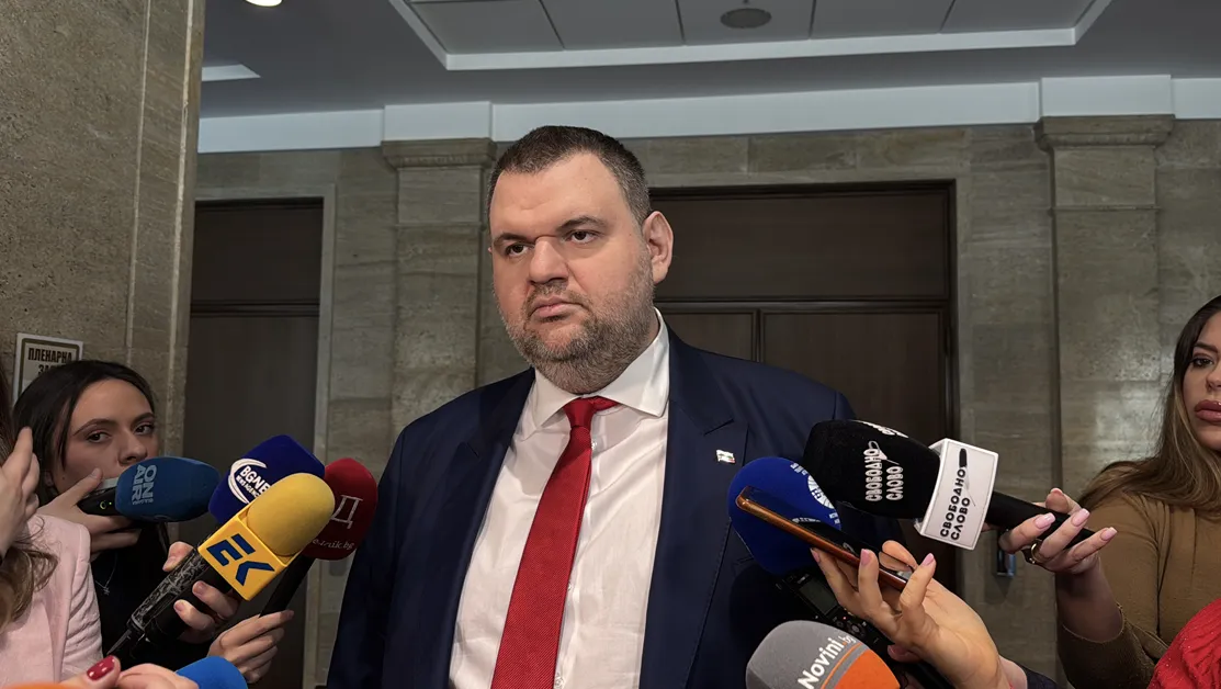 Пеевски призова да се закрие правителственият Авиоотряд