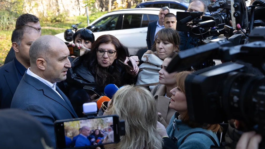 Румен Радев призова депутатите да разгледат предложението му за референдум за еврото