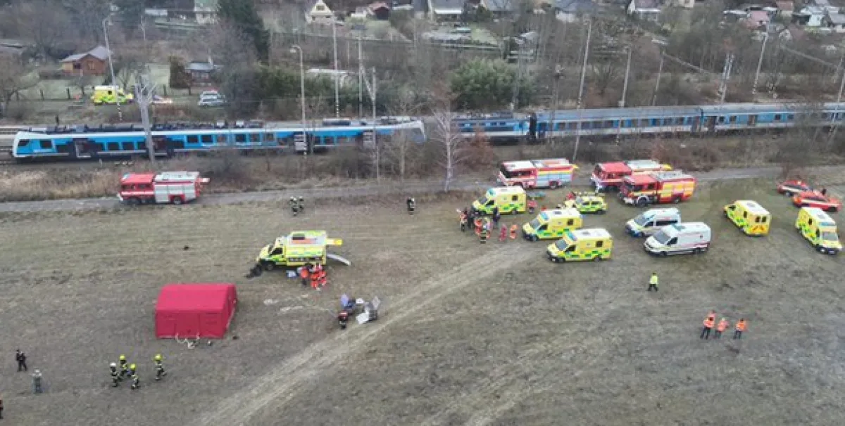 Два влака се блъснаха в Чехия, има много ранени