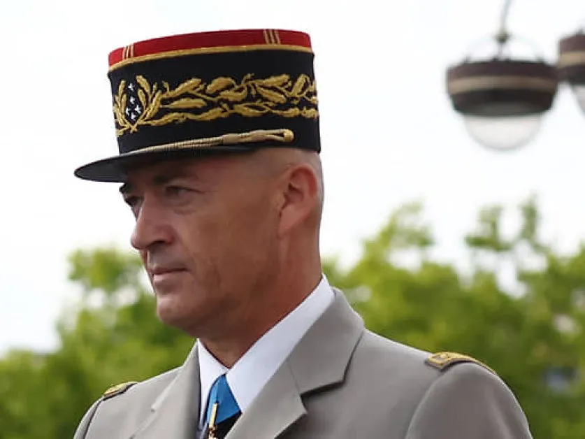 Генерал призова французите да бъдат готови да „загубят децата си" в конфликт с Русия