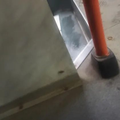 Трамвай 22: мястото, където хлебарките имат повече права от пътниците СНИМКИ