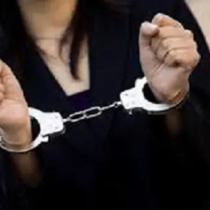 Жена премахна баркодове и опита да изнесе стоки от магазин