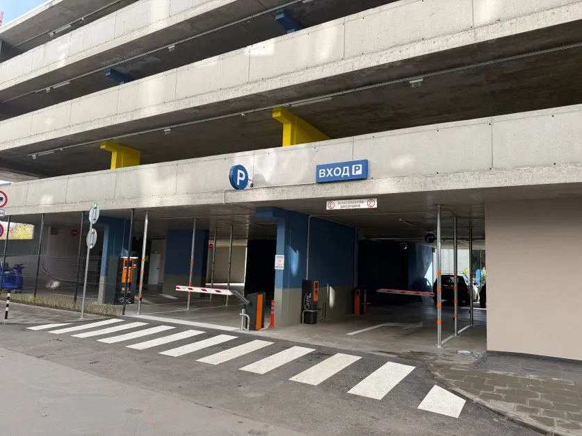 Нов многоетажен паркинг започна работа в район "Западен”