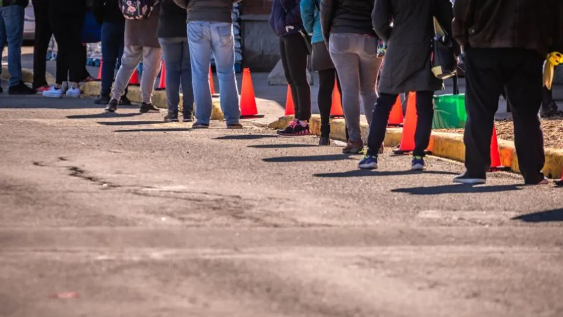 "Връзкар" предреди опашка от чакащи в КАТ - Стара Загора
