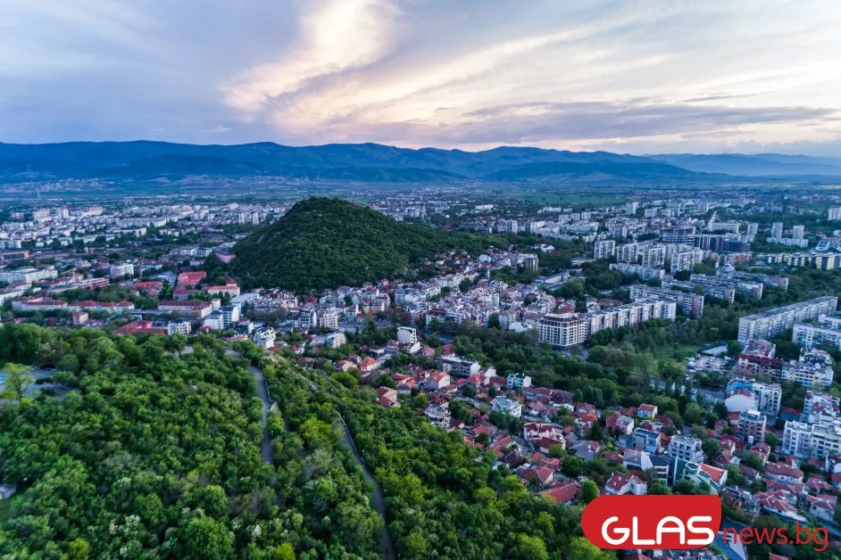 Ветровито време днес, градусите остават високи