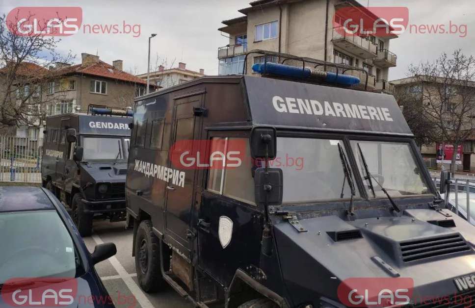 Задържаха 67 души в София!