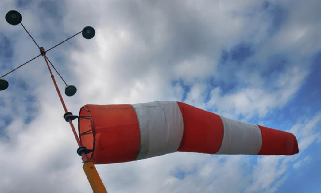 Жълт код за силен вятър в 17 области у нас