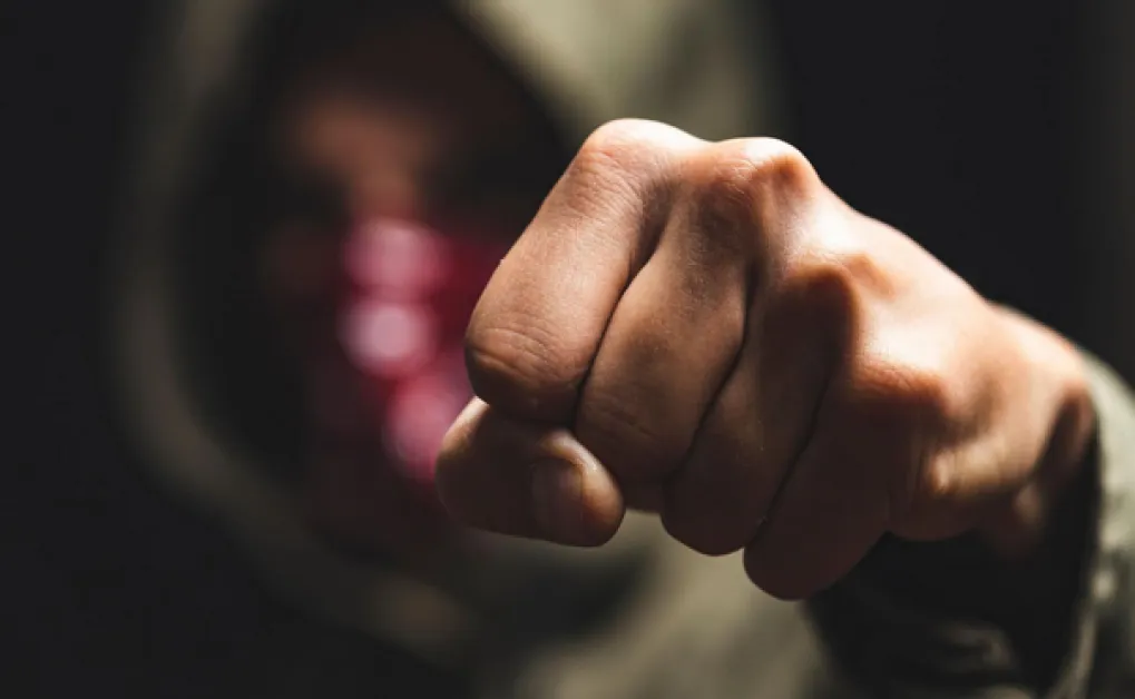 Жесток побой! Възрастен мъж загуби зрението на едното си око