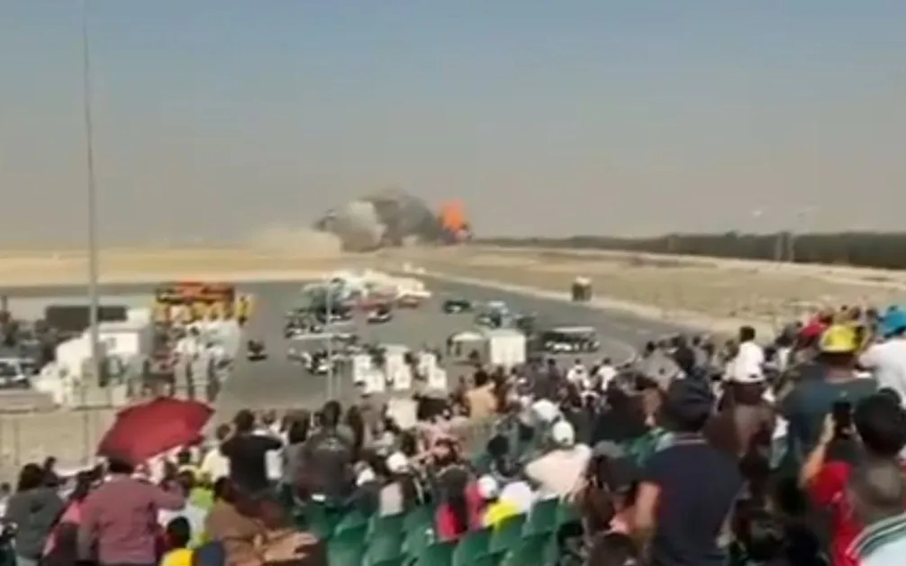 Изтребител се разби на авиошоу в Дубай ВИДЕО