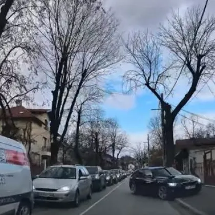 Черно БМВ изпревари колона в насрещното, присветка СНИМКИ