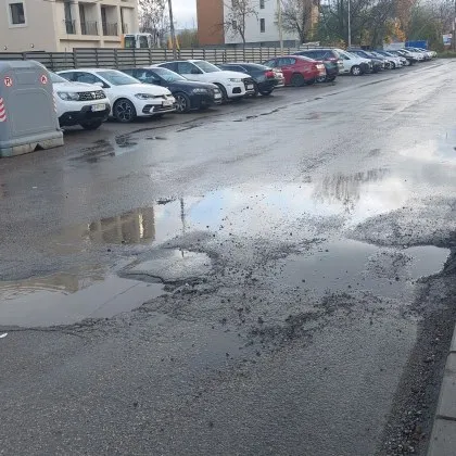 В столичния квартал Младост 3 една дупка се превърна в