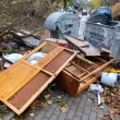 Тротоар в София се превърна в депо за стари мебели