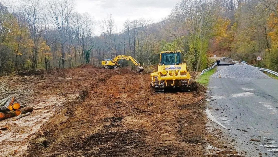 Започна строителството на временен път след компрометирането на моста над р. Изгревска