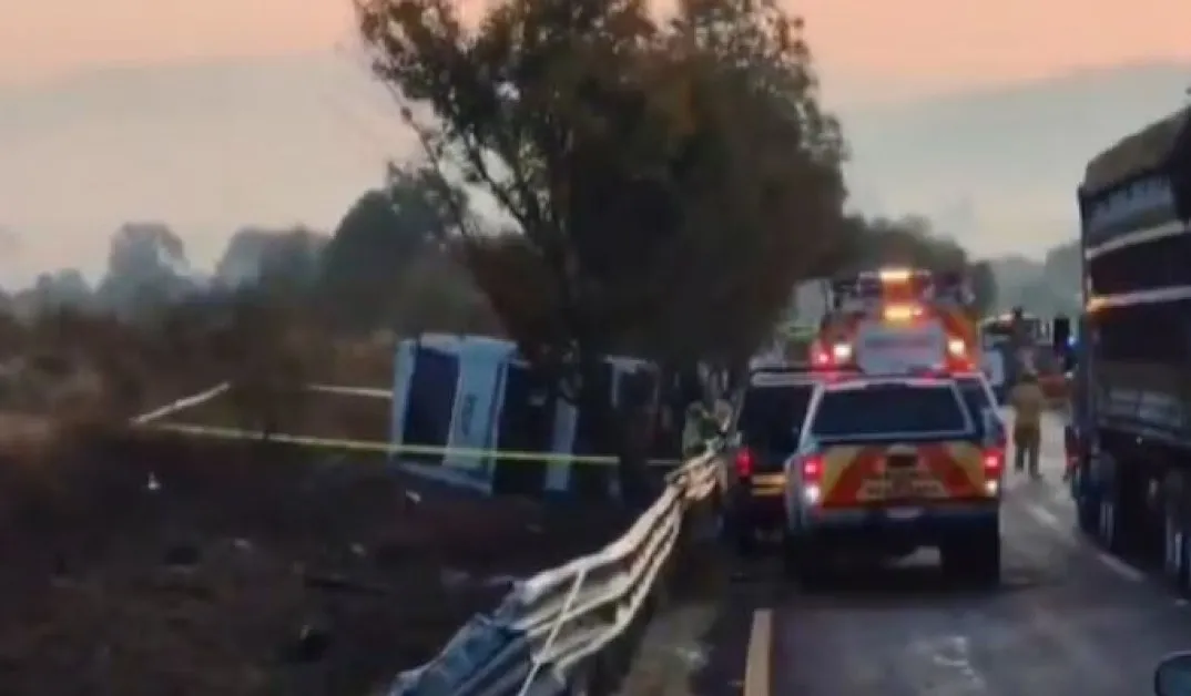 Катастрофира пътнически автобус, загинаха 10 души ВИДЕО