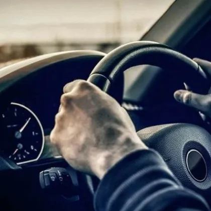 Без книжка и без номера: шофьор бяга от полицията на метри от мястото на трагичен инцидент