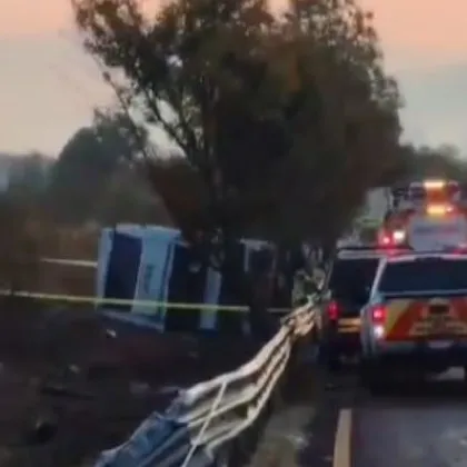 Катастрофира пътнически автобус, загинаха 10 души ВИДЕО