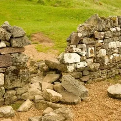 Организация в Съдърланд обвини туристи че са съборили стена която