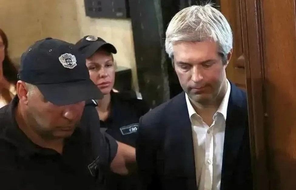 ОИК не разгледа остава ли Коцев кмет, протестиращи се събраха в негова защита