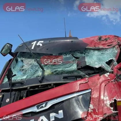 Камион се подпали, загина млад мъж от Раковски